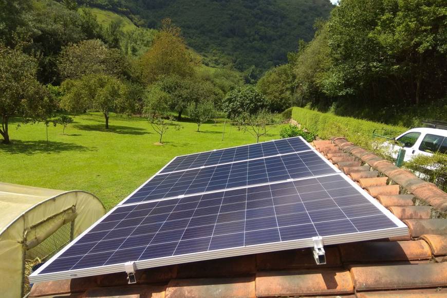 Instalación kit solar aislada en Trubia (Asturias) 