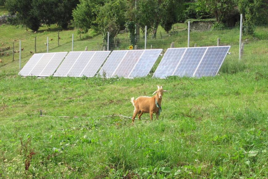 Instalación solar aislada en Granja Pitasana en Boal (Asturias) 