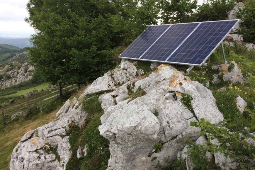 Instalación kit solar aislada en San Martín del Rey Aurelio (Asturias)