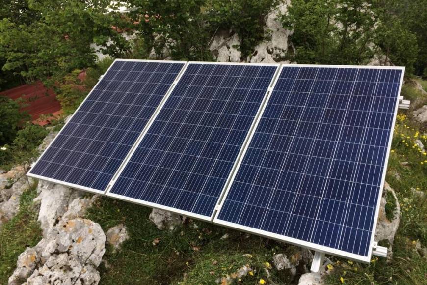 Instalación kit solar aislada en San Martín del Rey Aurelio (Asturias)